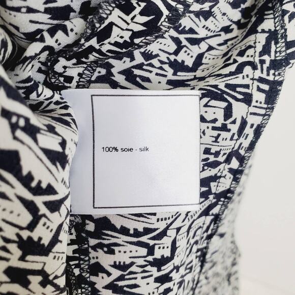 CHANEL 2003 Cruise Collection Black White Seaside Cityscape FR 38 - Picture 11 of 13